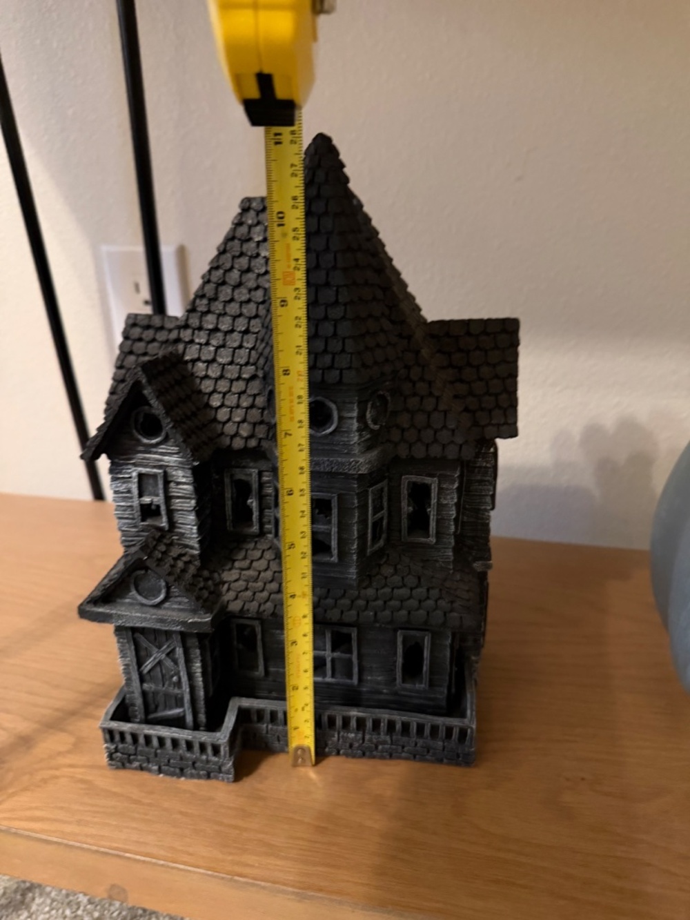 Haunted House Decor - Picture 2 of 6
